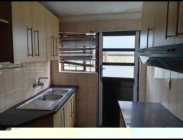 5 BEDROOM HOUSE FOR SALE IN PORTLANDS